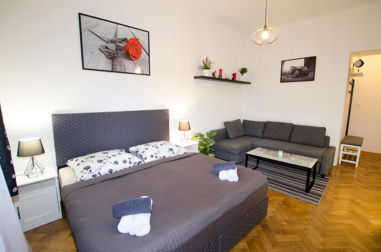 Exlusive Apartment Paris Style プラハ エクステリア 写真