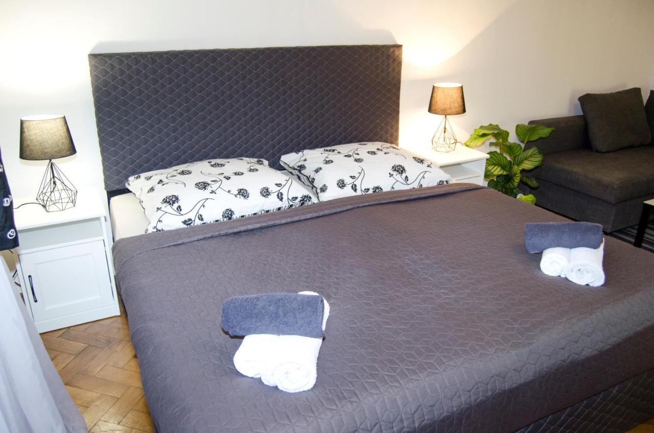 Exlusive Apartment Paris Style プラハ エクステリア 写真
