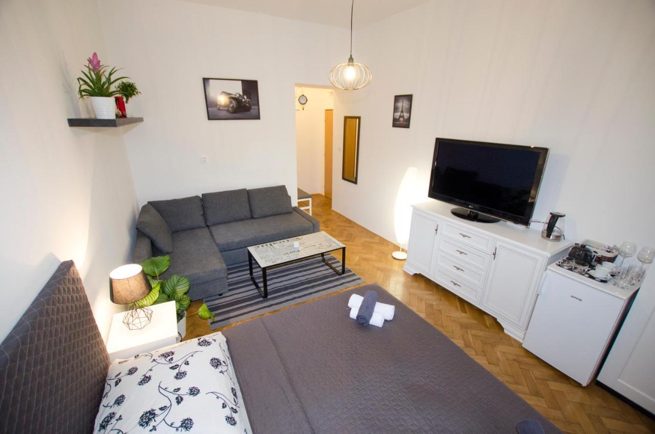 Exlusive Apartment Paris Style プラハ エクステリア 写真